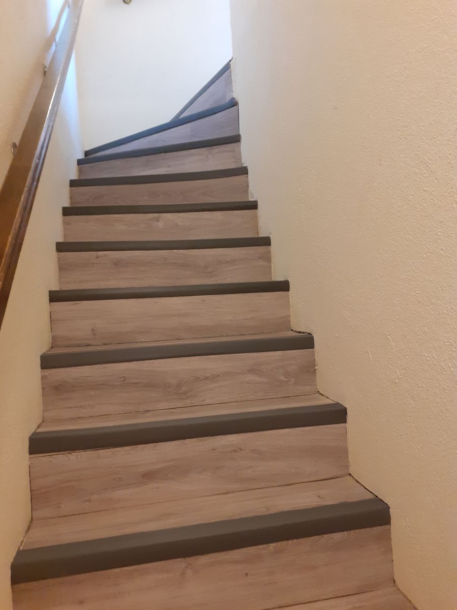 Escalier accès à l'étage