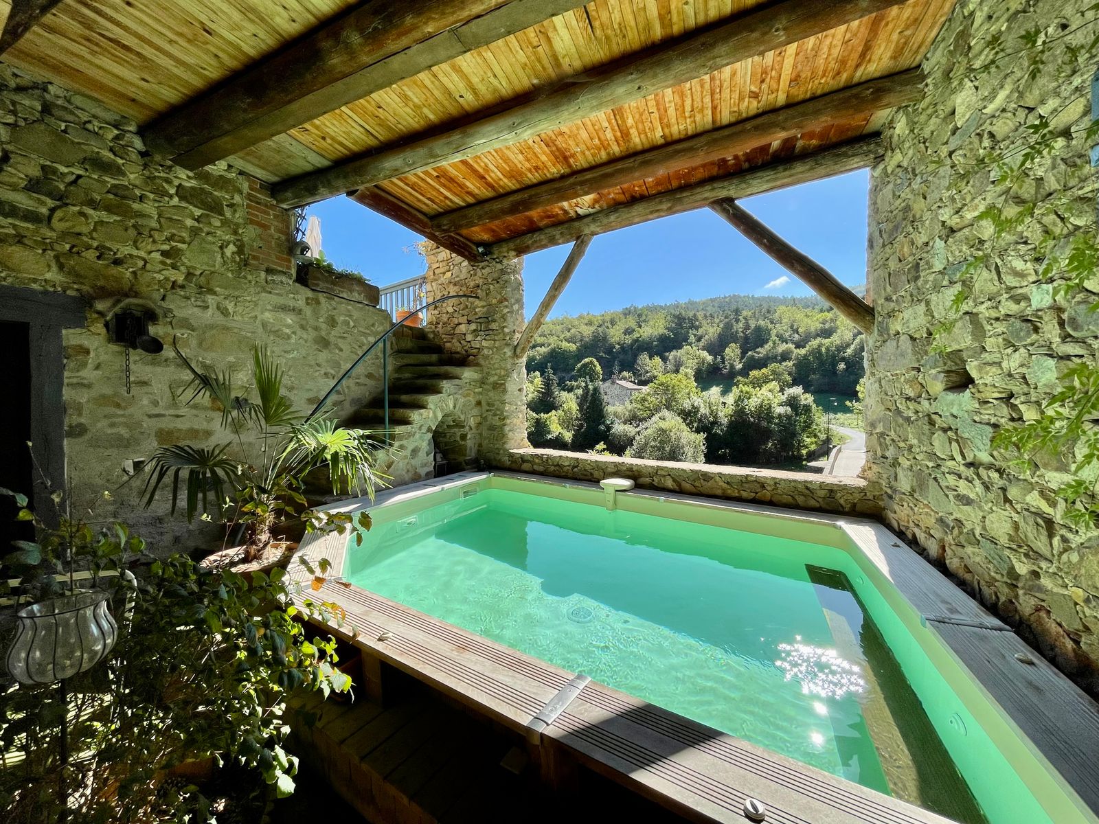 Chambre Athelis, La Maison d'à-côté