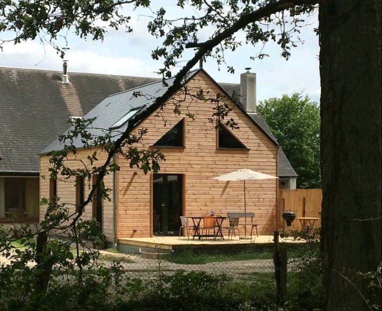 Gite des 5 Arpents : maison en bois nature