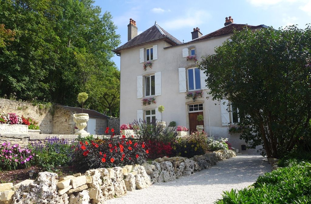 Location Chambres d'hôtes à Le Montsaugeonnais (HauteMarne) • Maison