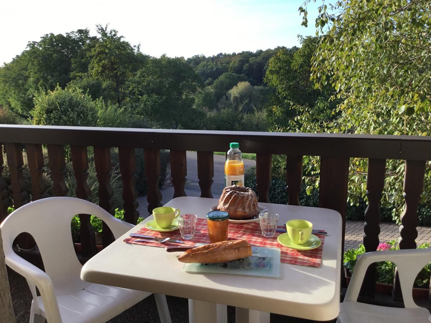 Petit-déjeuner sur le balcon
