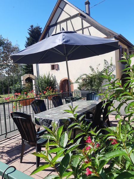 Terrasse privative avec salon de jardin