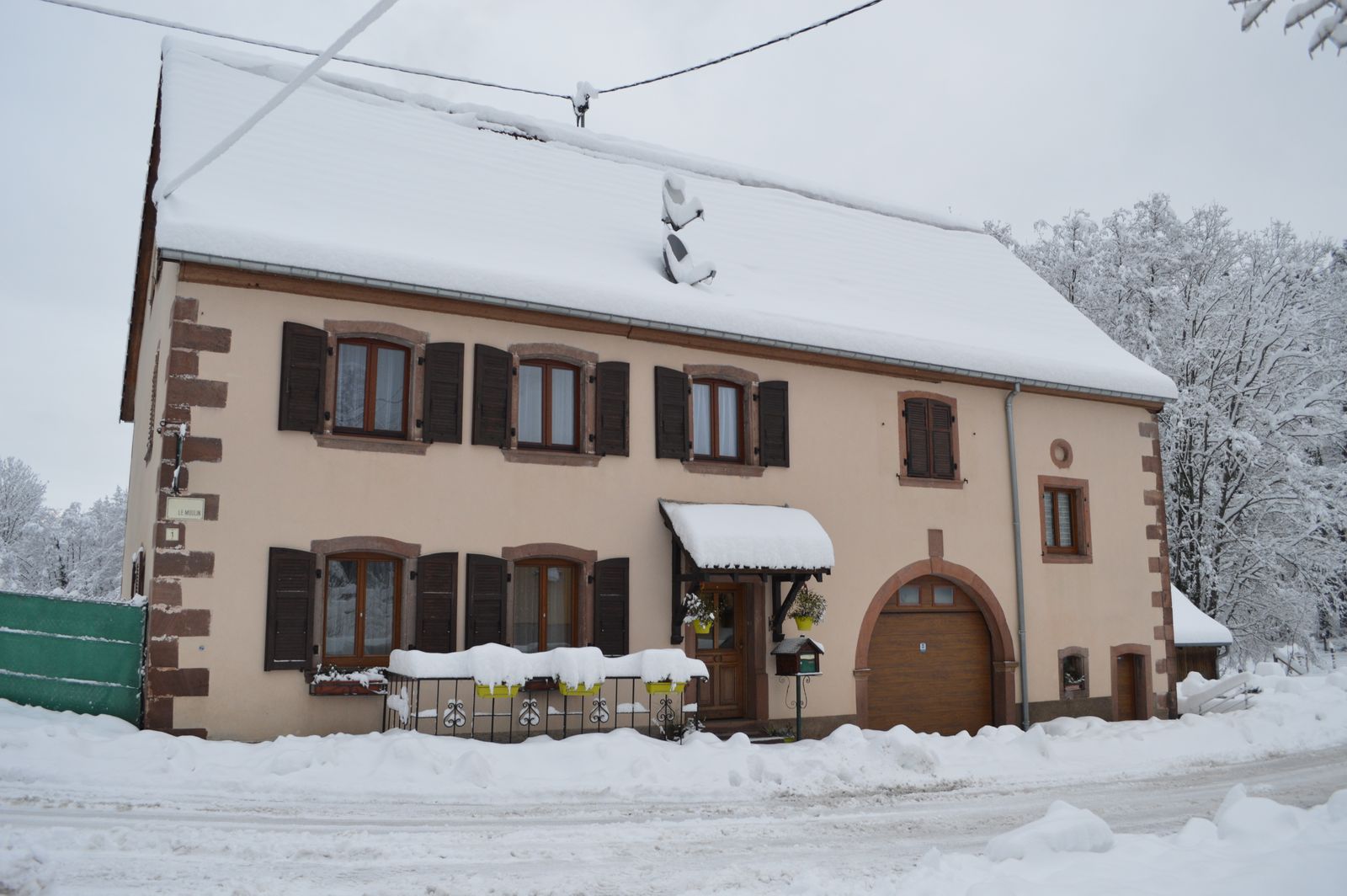 Gite sous la neige
(façade sud)