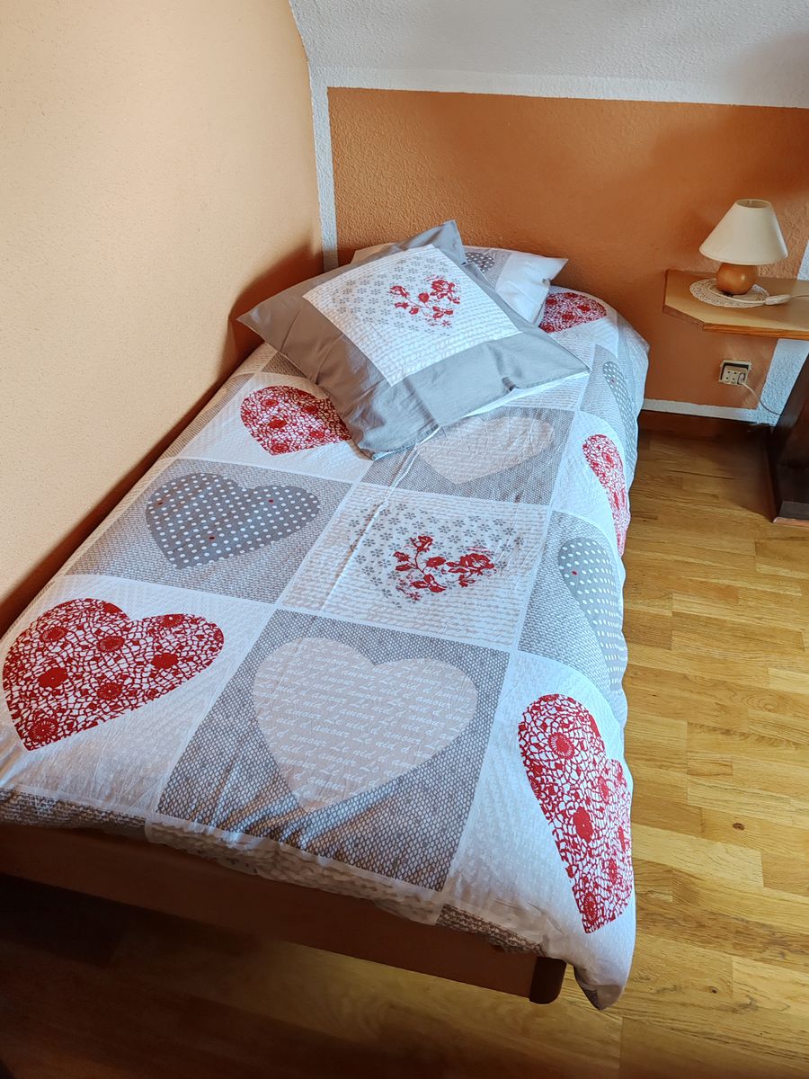 Deuxième chambre avec 2 lits séparés