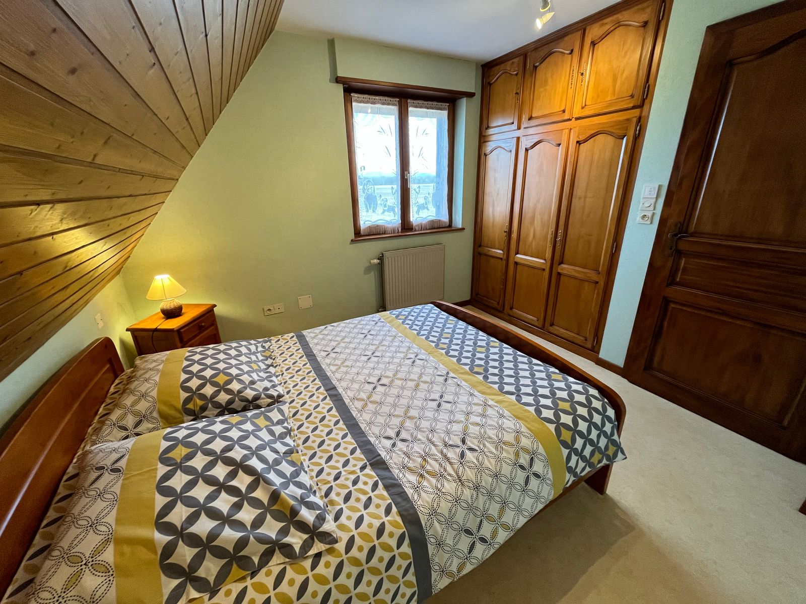 chambre 1 (lit 140/190 cm)