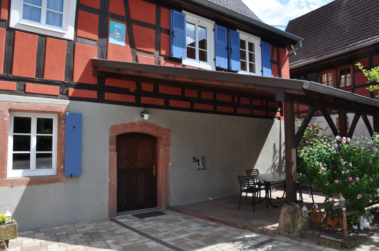 L'entrée et la terrasse