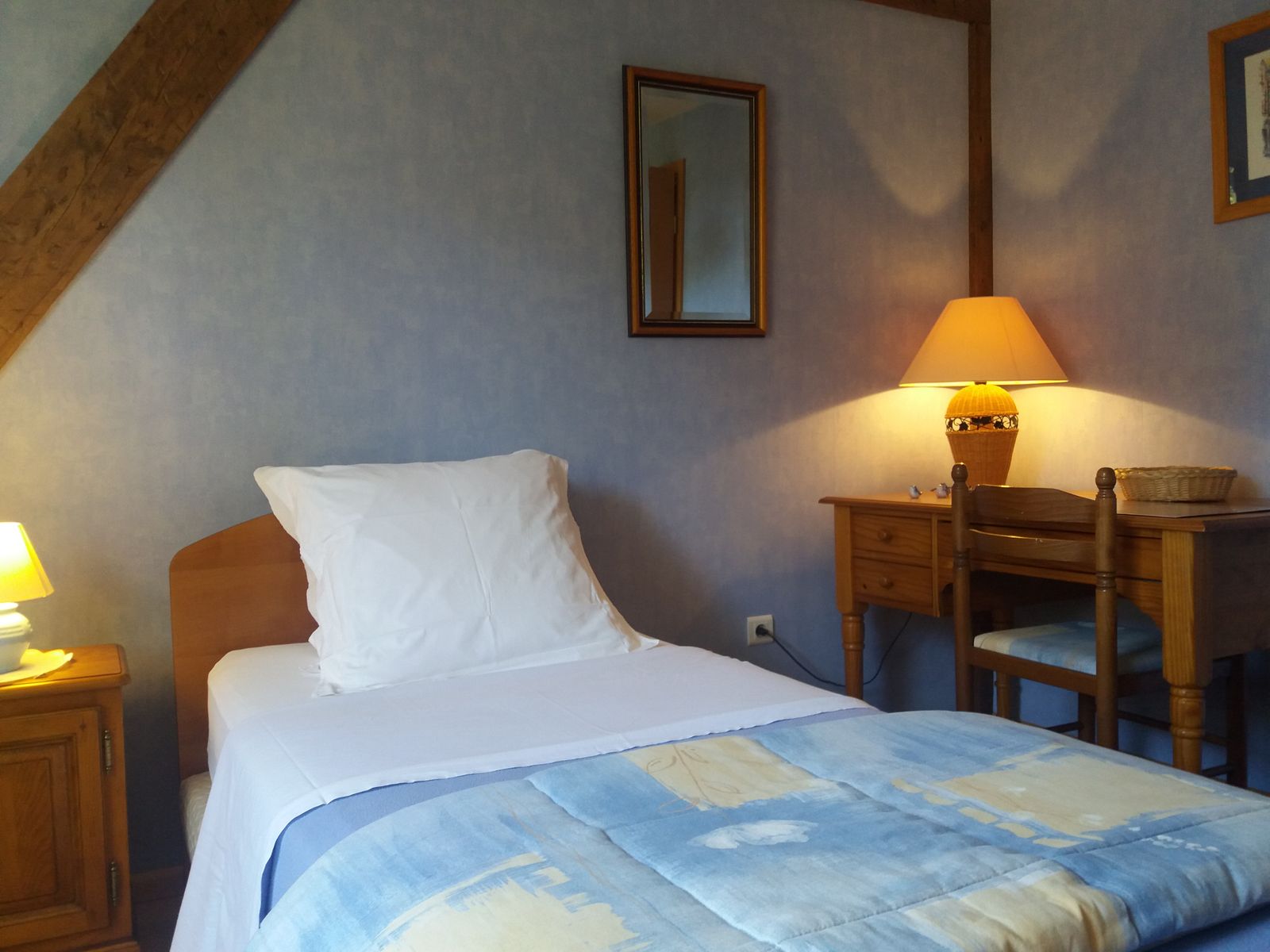 Chambre avec lit 90/190