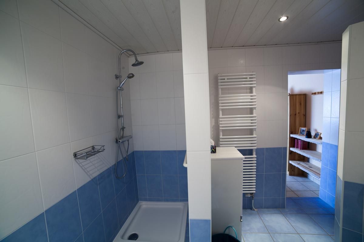La salle de bain de la chambre 1