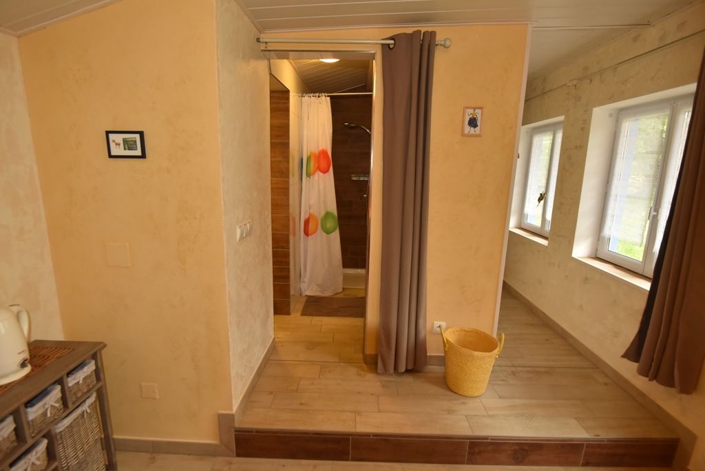 La salle de bains de la chambre 2