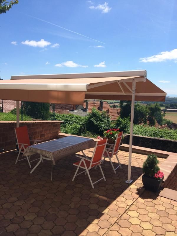 terrasse abritée du chaud soleil d'été