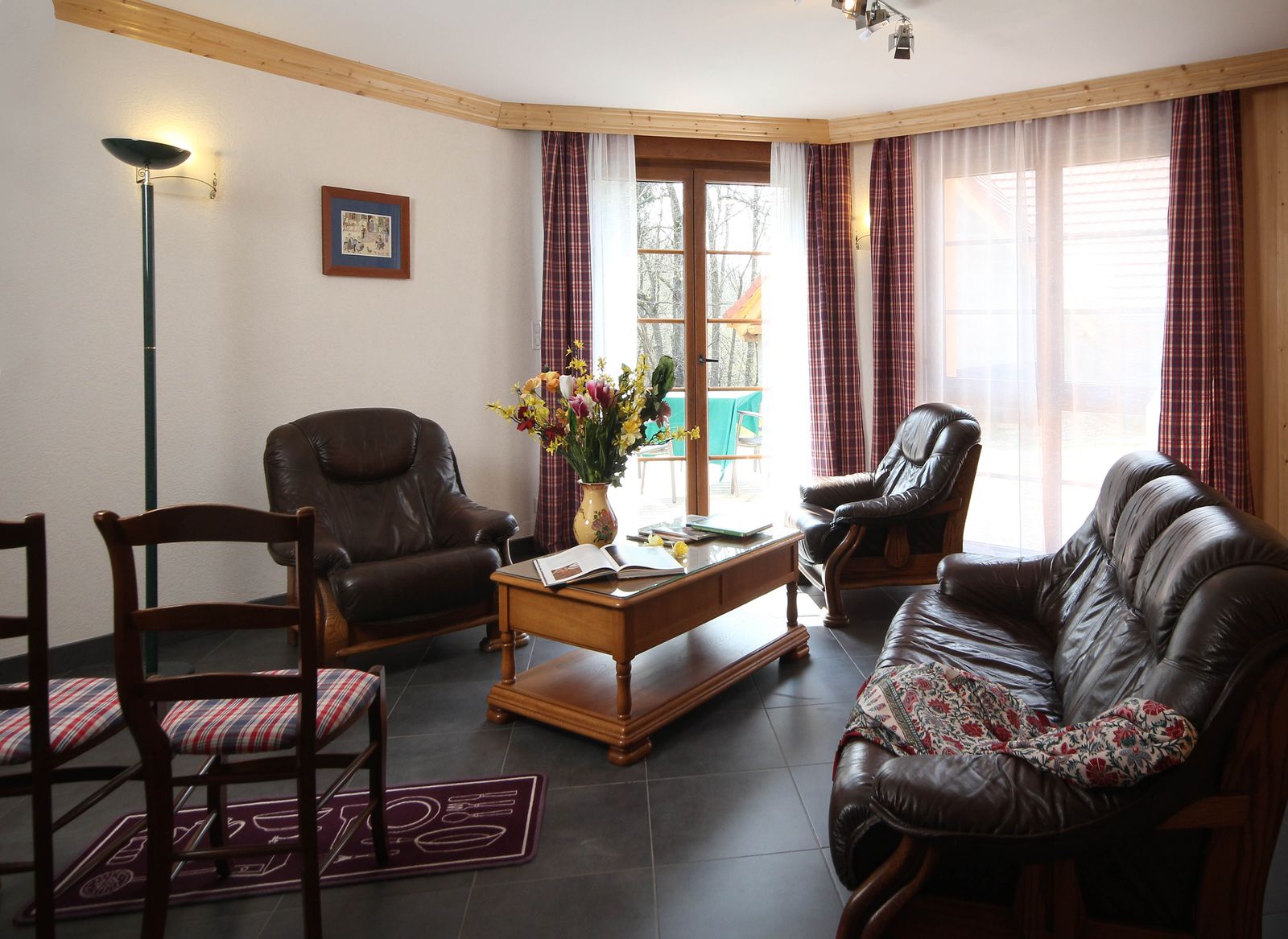 Le salon, terrasse attenante
