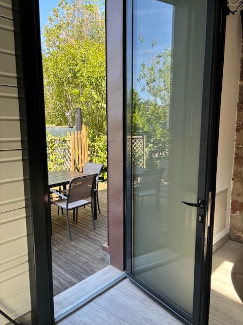 terrasse vue depuis la salle détente piscine