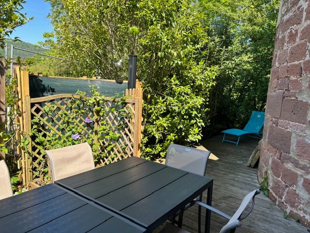 grande table à manger extérieure