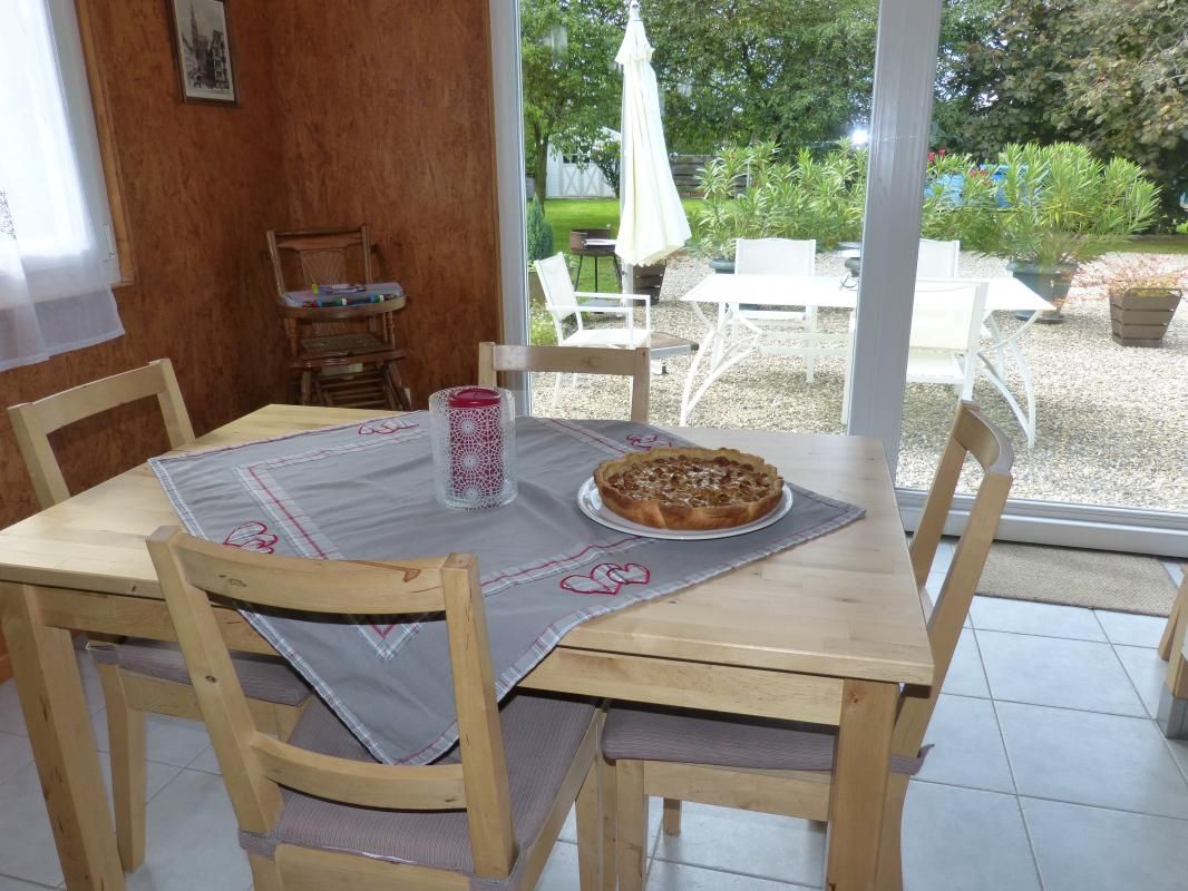 Coin repas donnant sur la terrasse