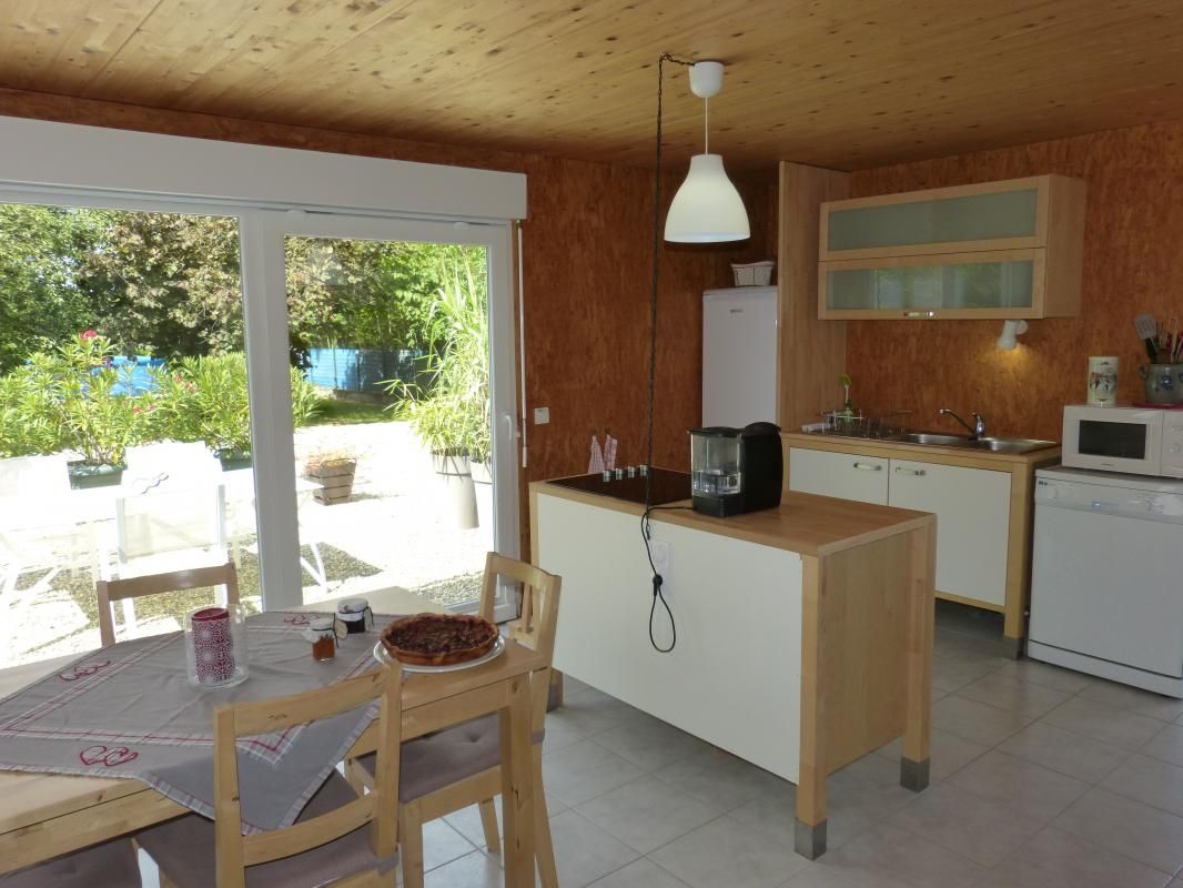 Coin cuisine donnant sur la terrasse