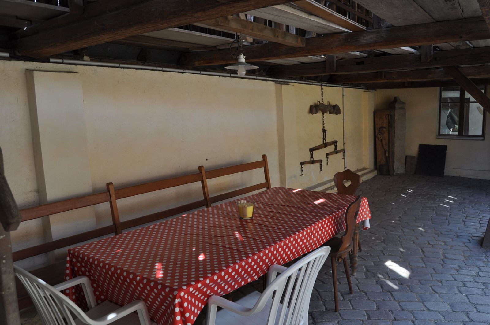 Diner sous le hangar à tabac