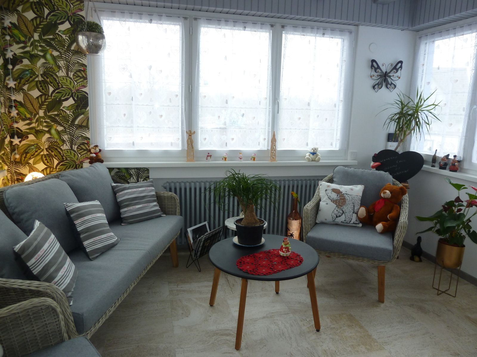 véranda , salon en rotin vue sur cour et jardin
