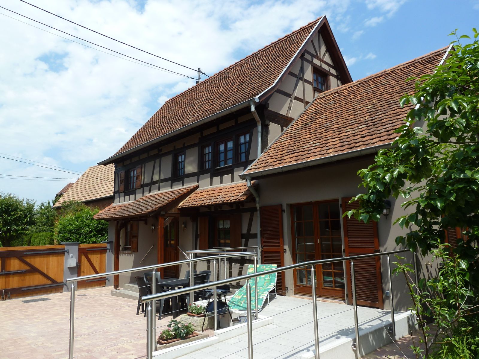Cour fermée - parking - accès rampe chambre RDC