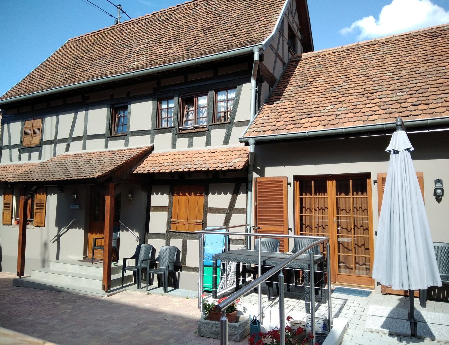 Entrée - terrasse côté sud