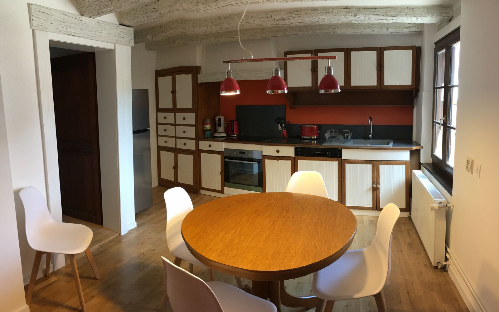Cuisine équipée Table 4 à 6 8 personnes