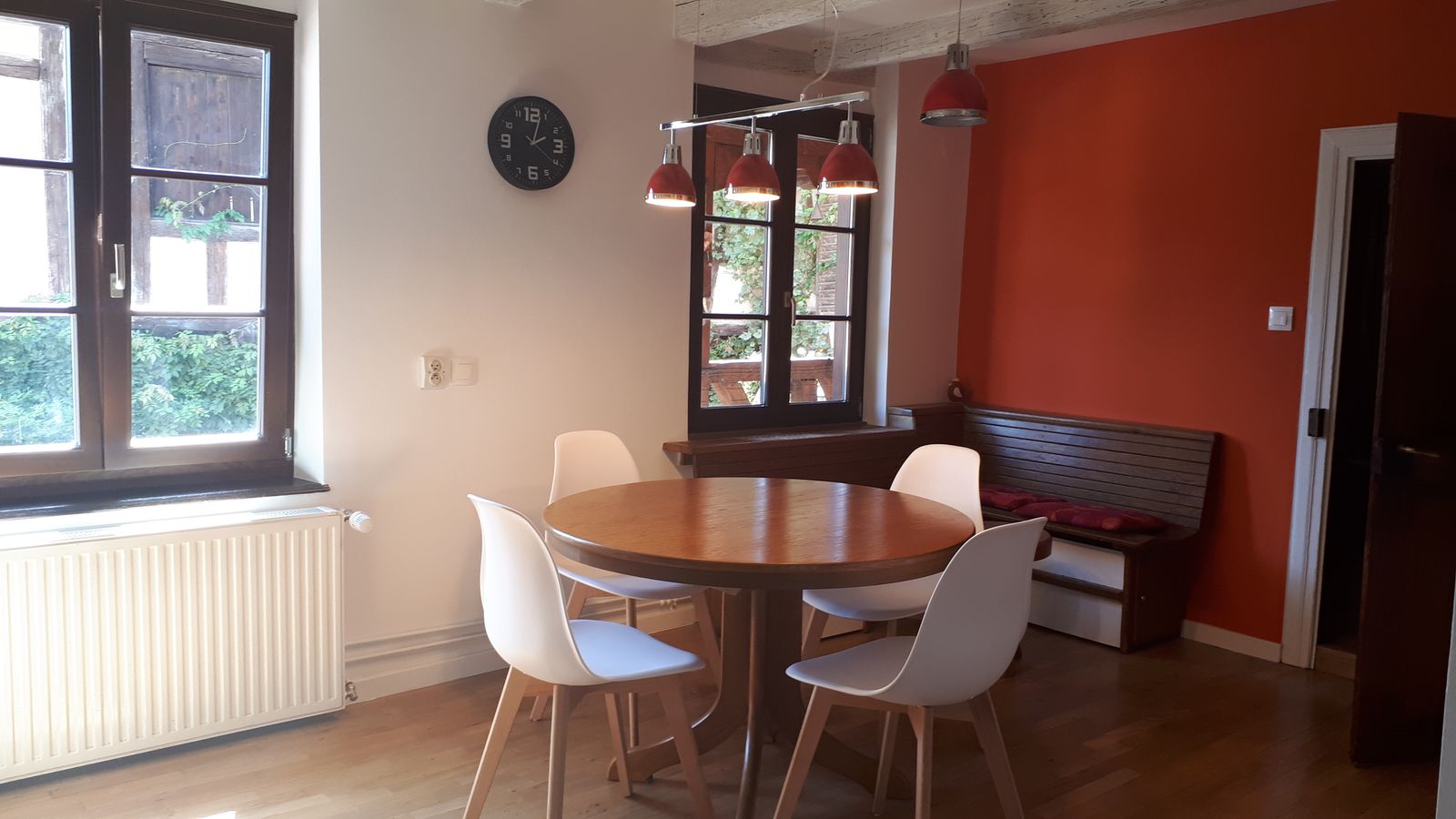 Cuisine avec banc coin lecture