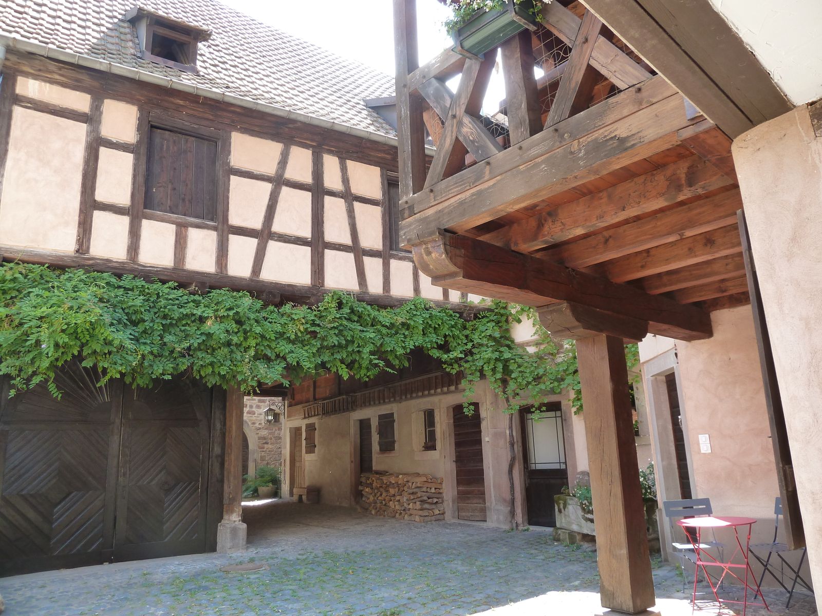 Cour commune avec passage couvert