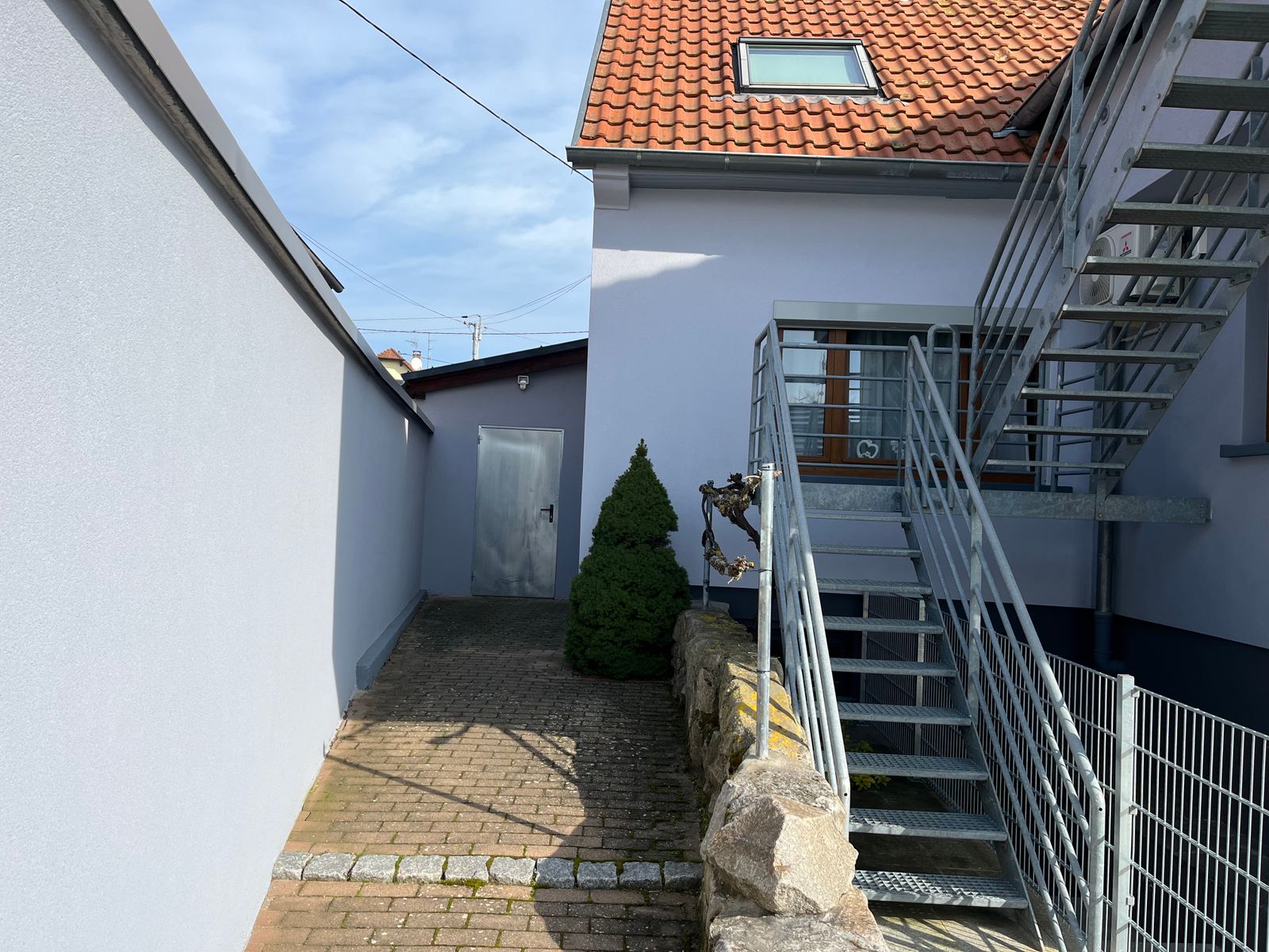 Entrée du gîte par l'escalier