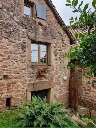 Le gîte façade côté jardin