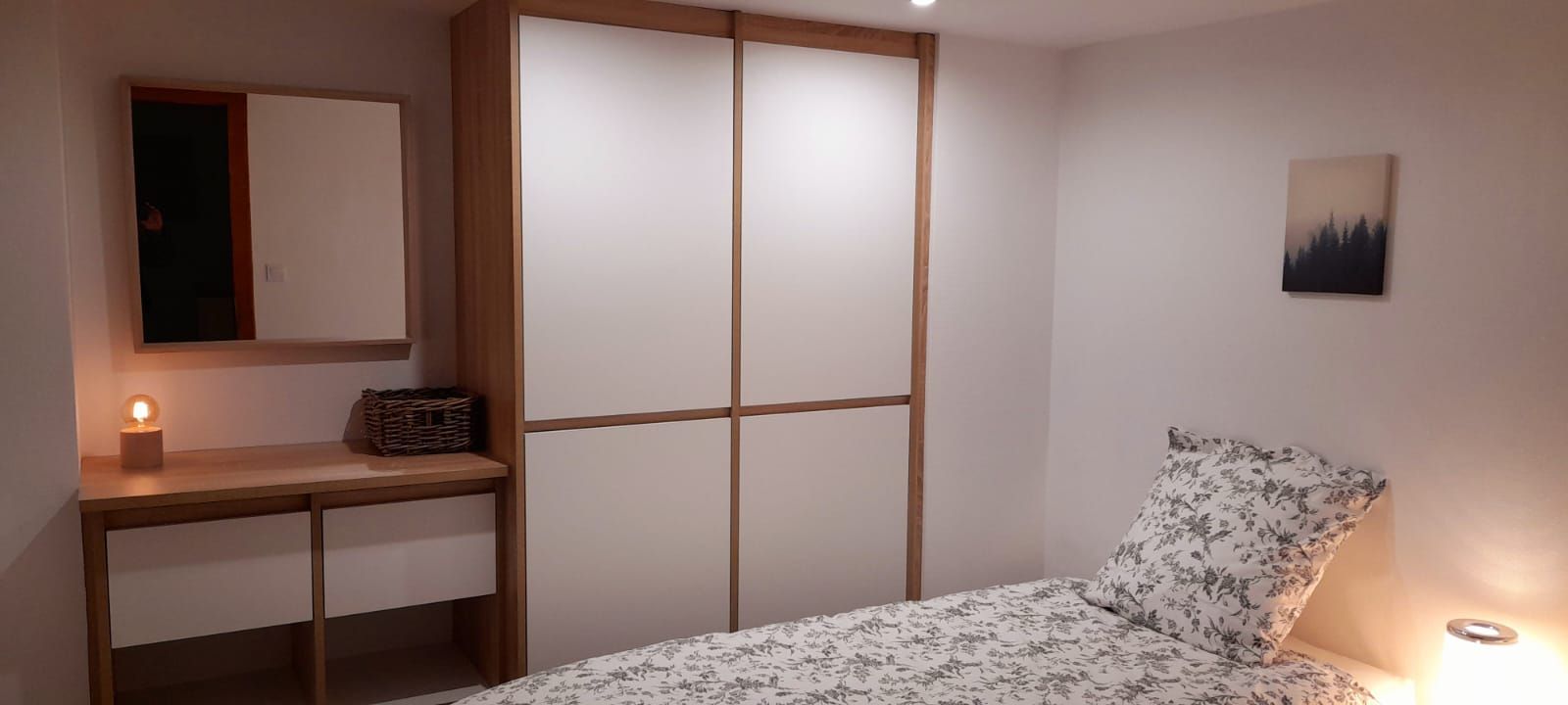  Chambre avec rangement et 2 lit en 90