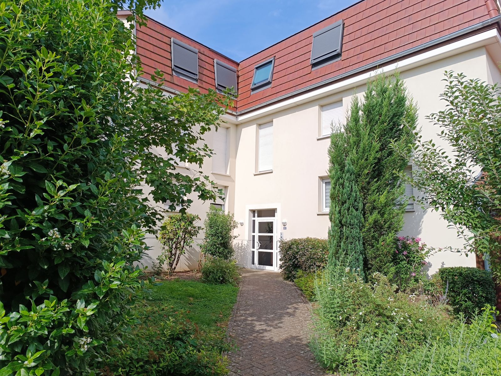 Résidence moderne et parfaitement entretenue.
