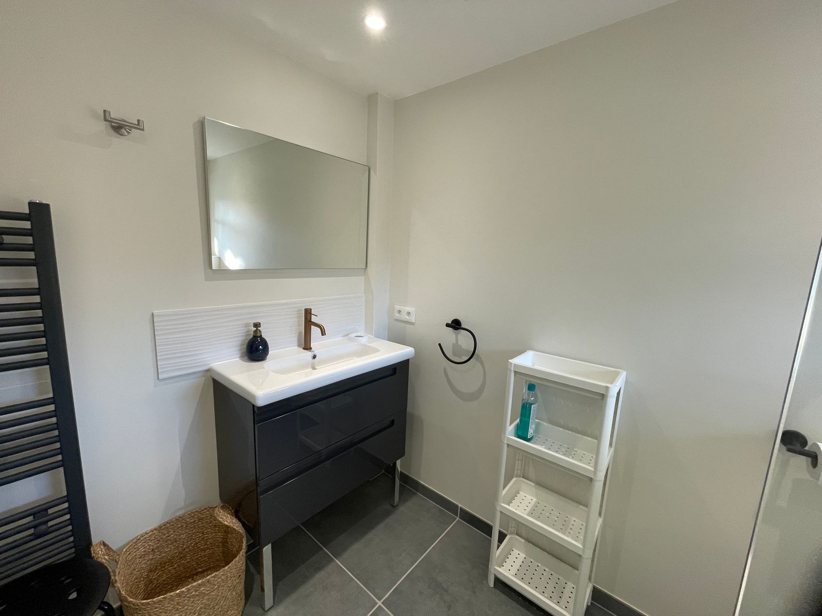 Salle d'eau privative de la chambre aux 2 lits simples