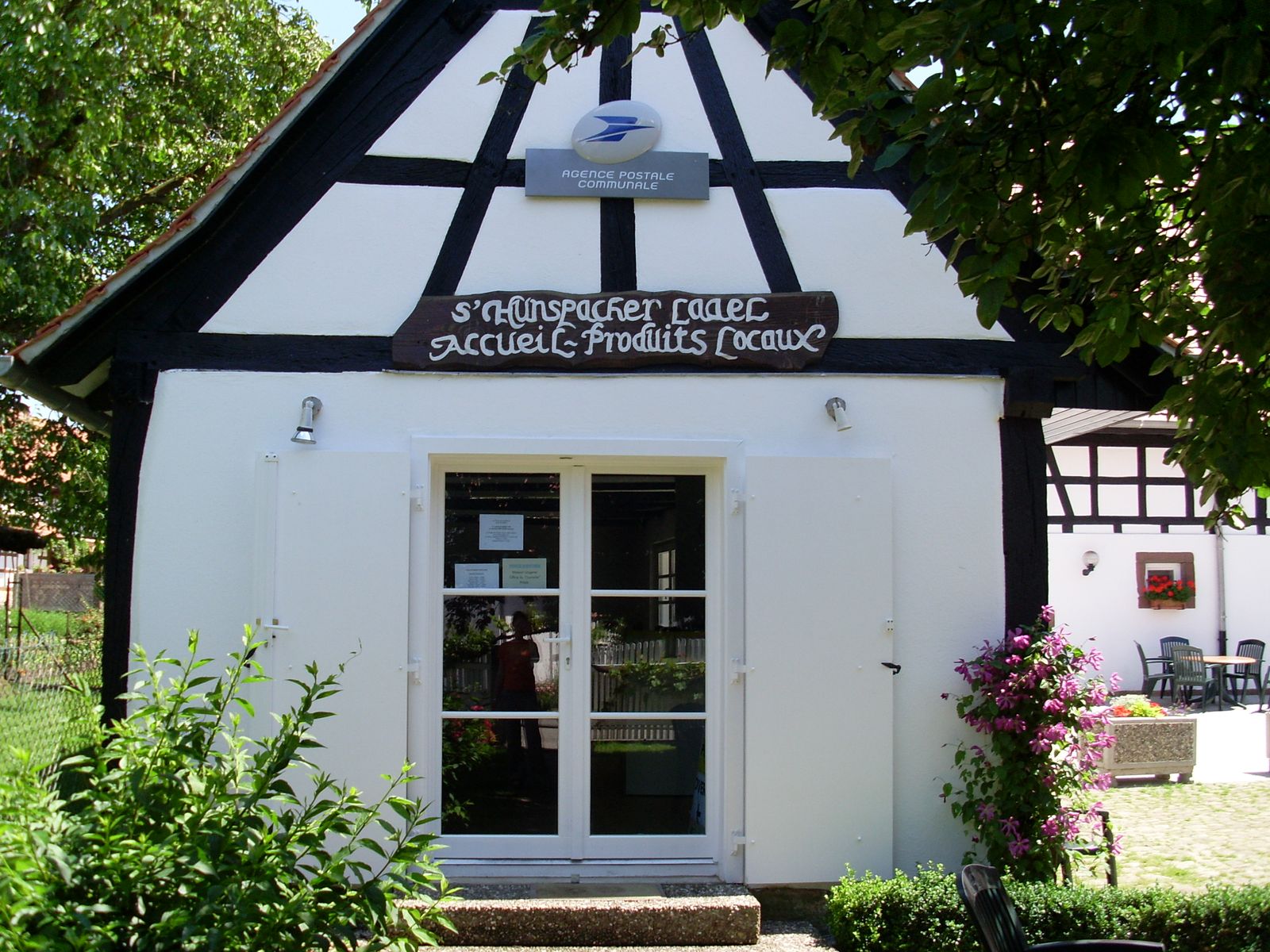 Bureau d'information touristique - Agence postale - Produit du terroir