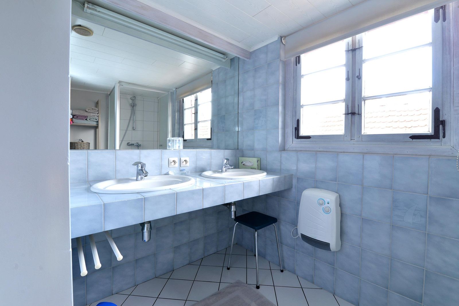 salle d'eau avec douche 