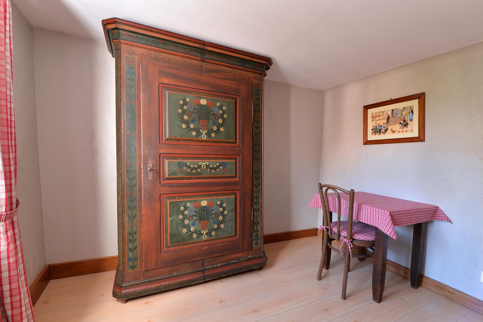 Armoire polychrome