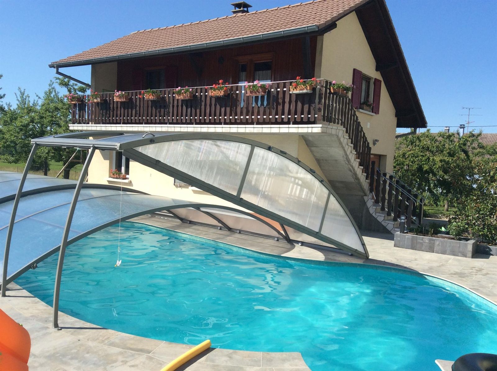 Le nouvel aménagement abords de la piscine