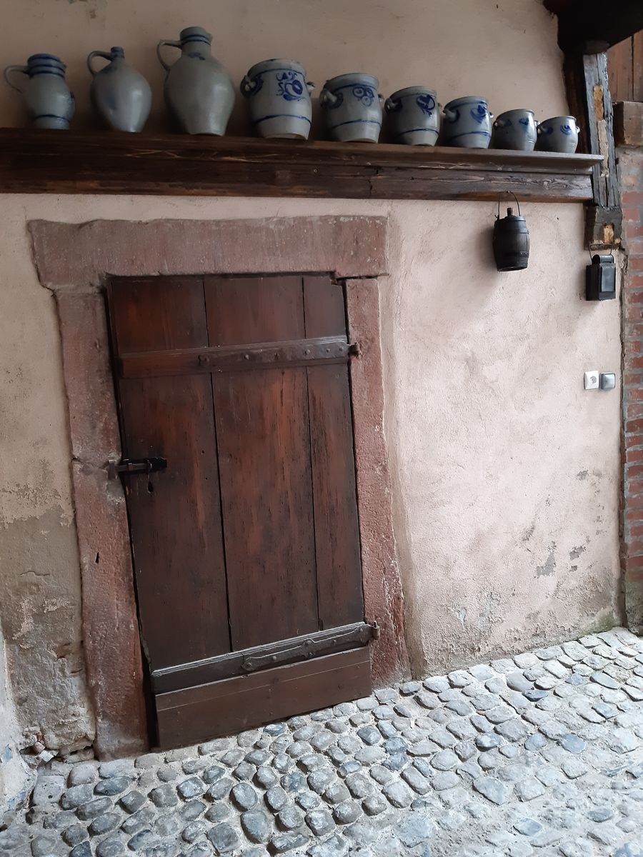 pots de Betschdorf dans la cour