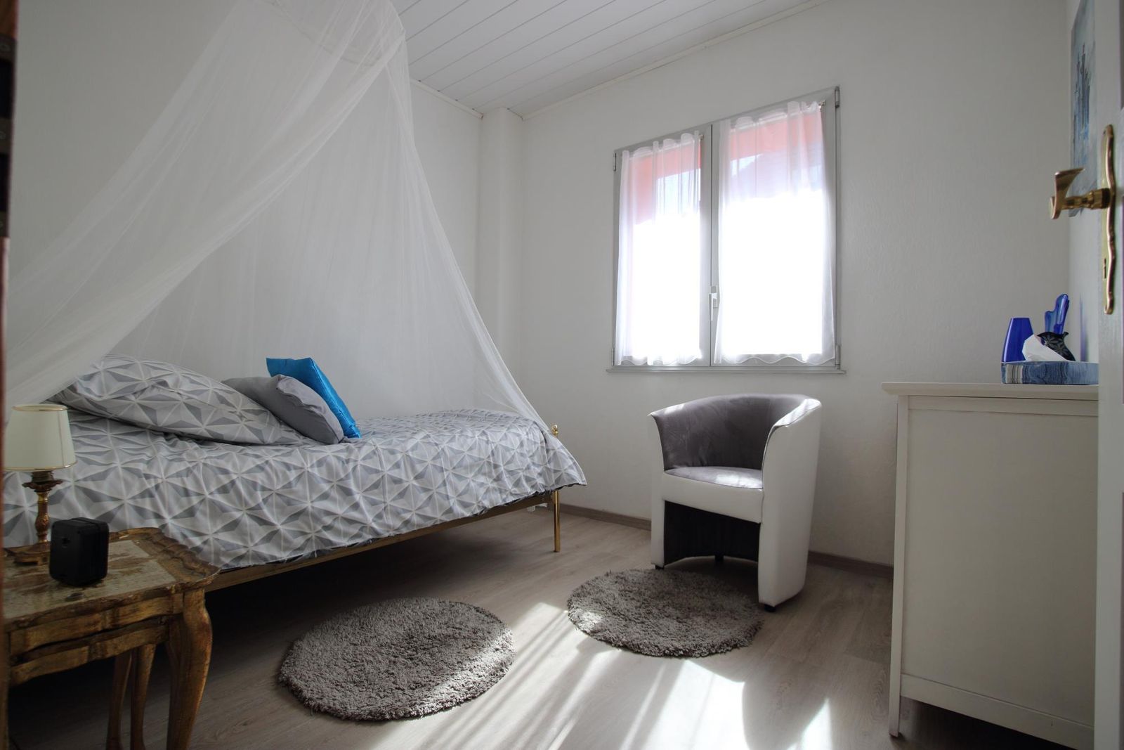 petite chambre rez-de-chaussée