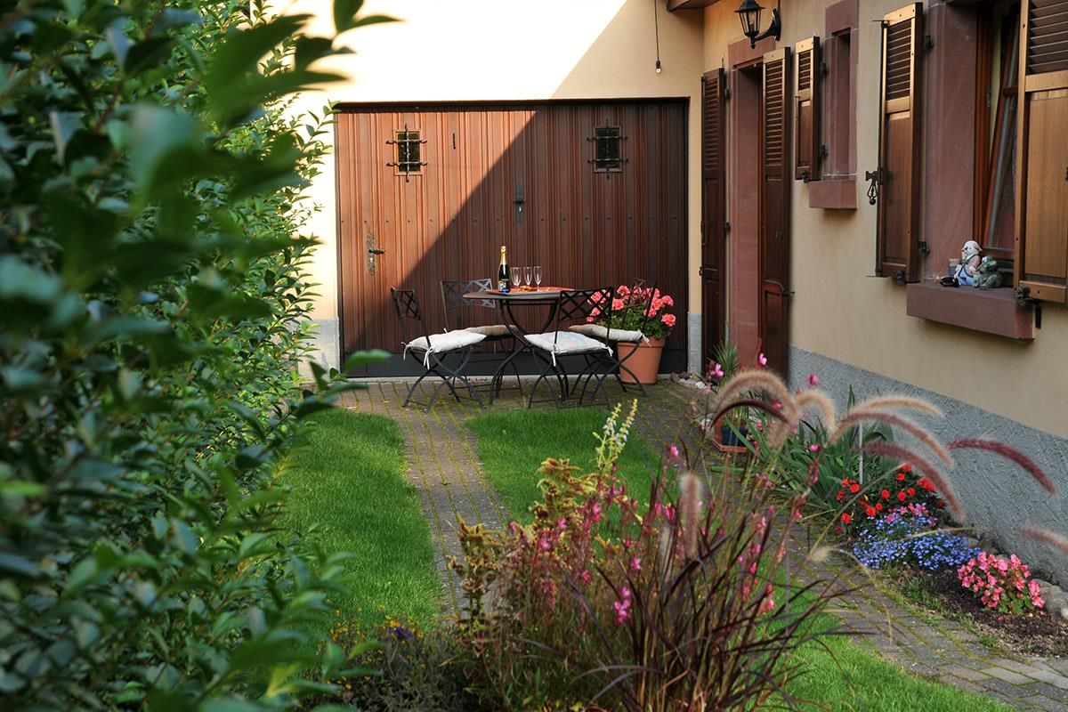 Entrée du gîte et espace extérieur