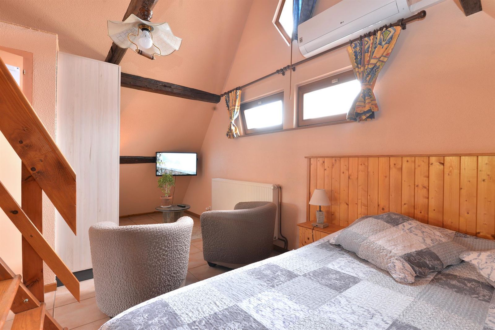 Couchage et coin tv