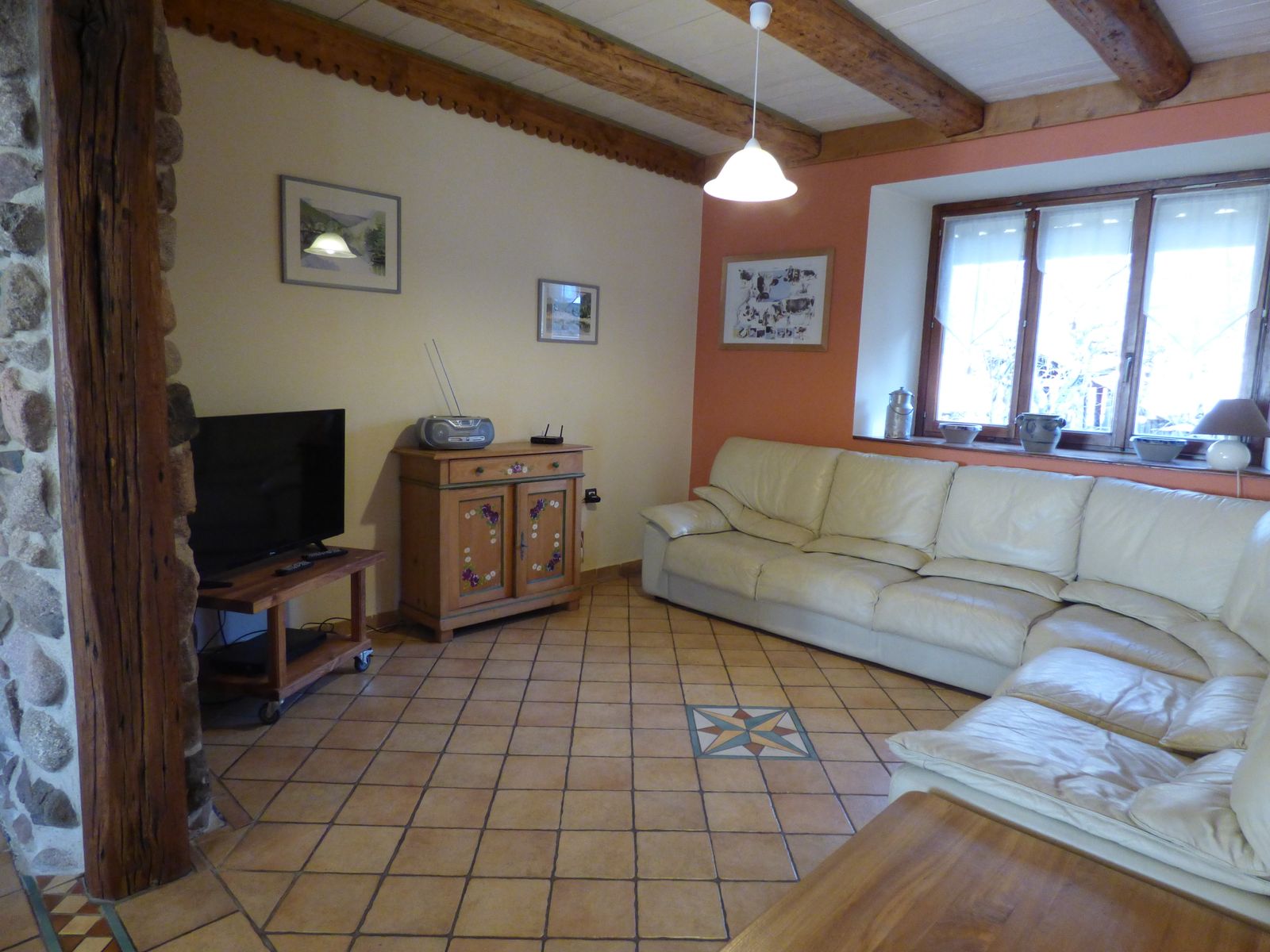 salon avec Wifi et télévision