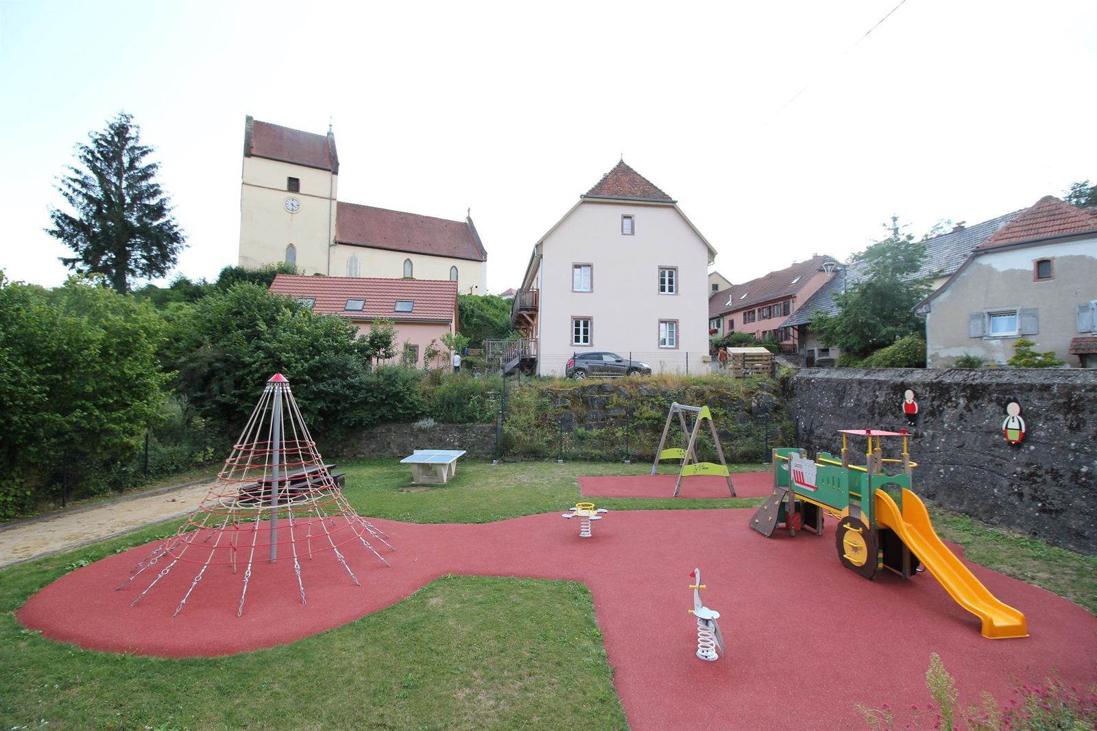 Aire de jeux en contrebas