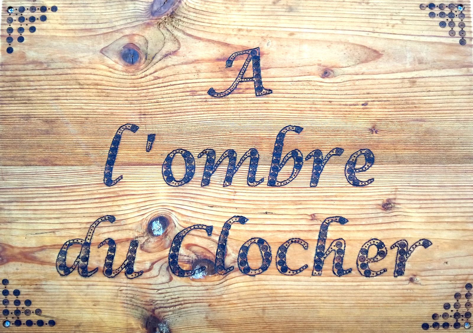 A l'ombre du Clocher