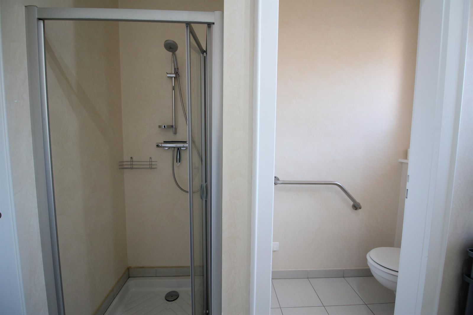 Douche et toilettes