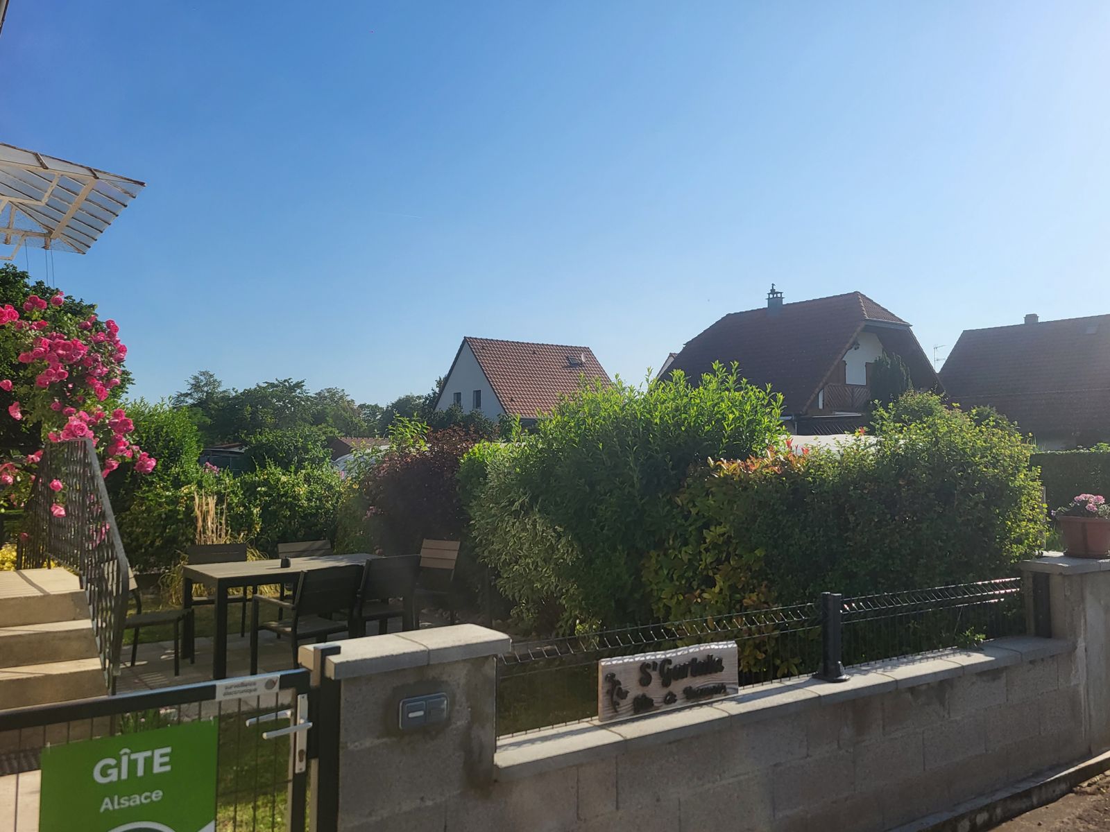 extérieur / entrée / jardin