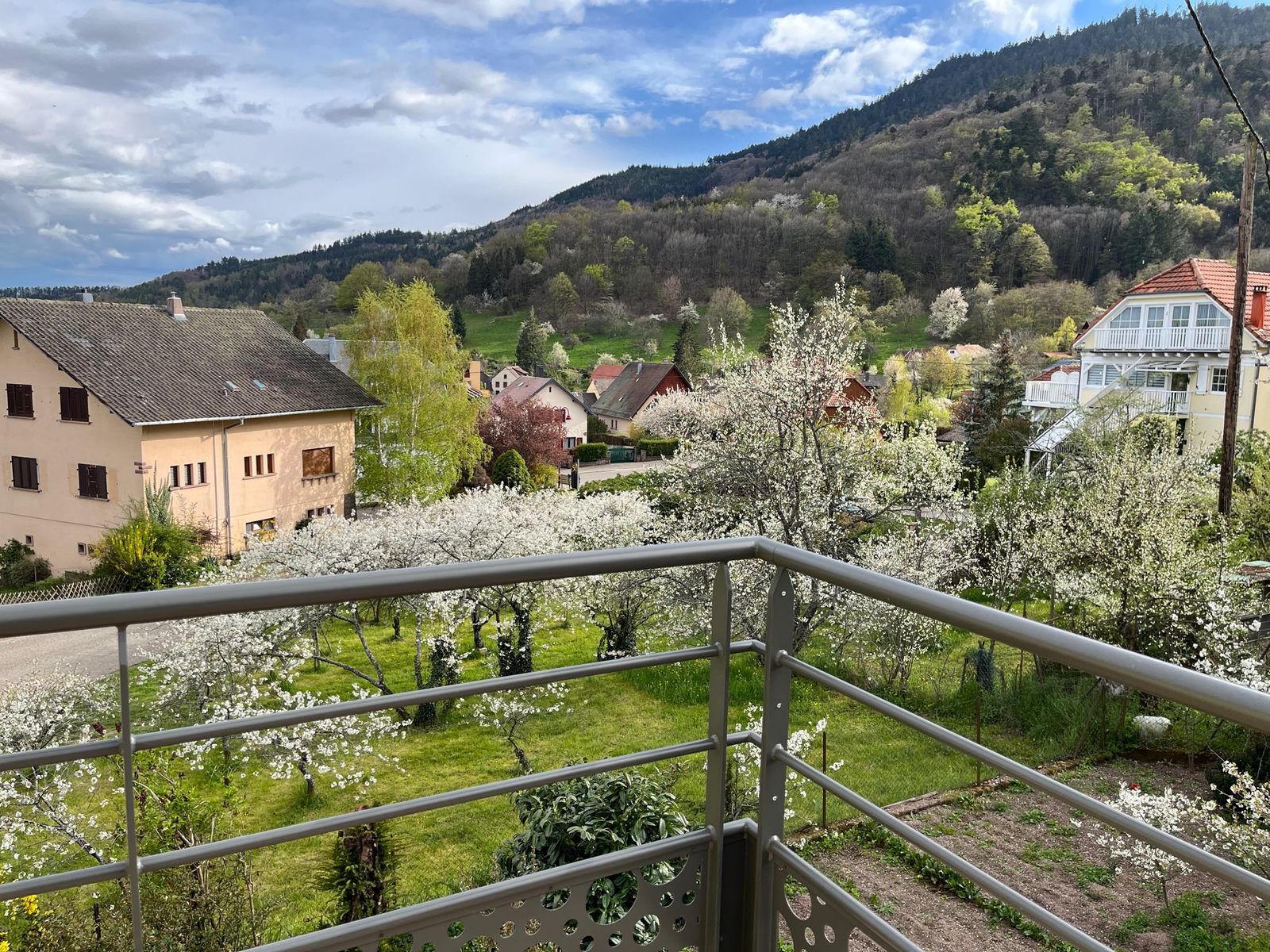 Aux Cerisiers