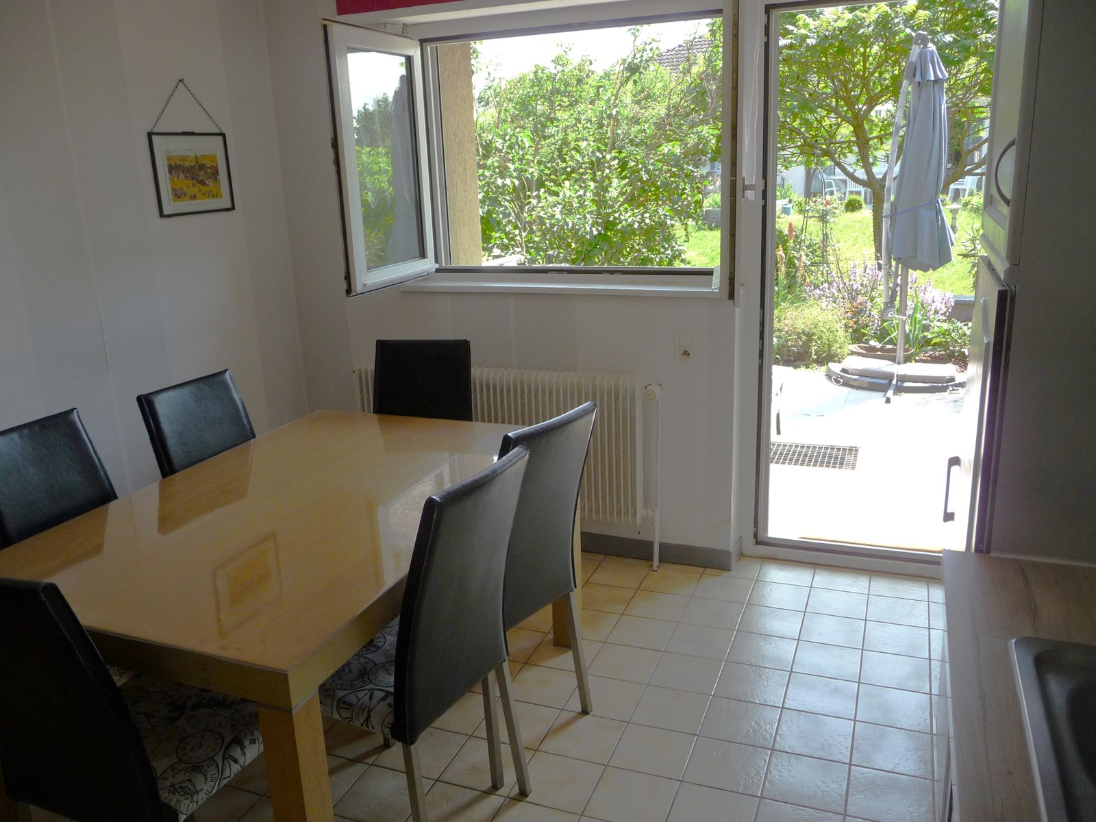 Cuisine avec accès à la terrasse