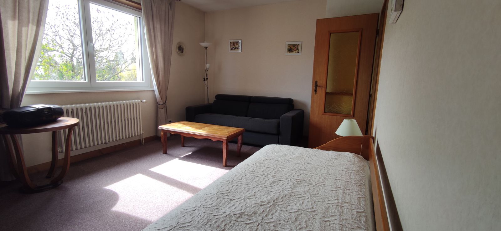 Couchage Salon: 1 canapé lit 2 placeset  lit gigogne 2x 1 place